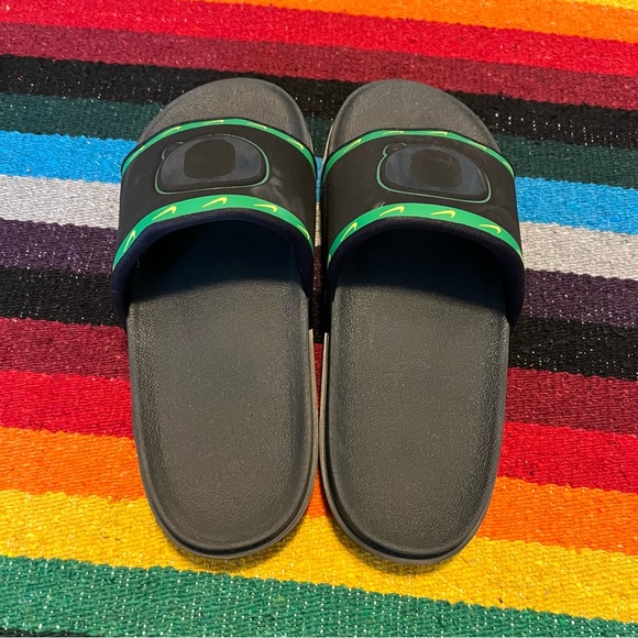 Nike Oregon ducks Slides Slip Ons Mens 7.5 women’s 9 - Picture 3 of 16
